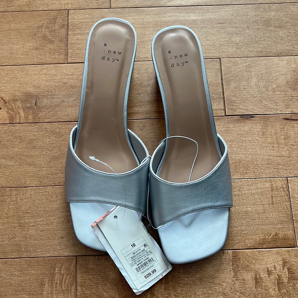 Silver sandals 👡